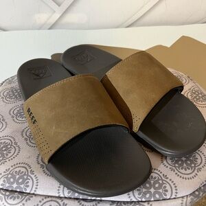 Reef Brown and Black Sandals with Contoured Footbed